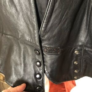 Fitted leather jacket